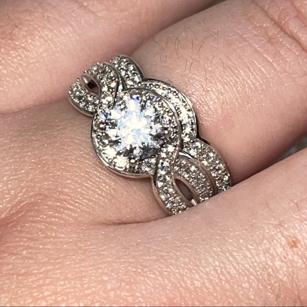 Beautiful Ring - Picture 7 of 10